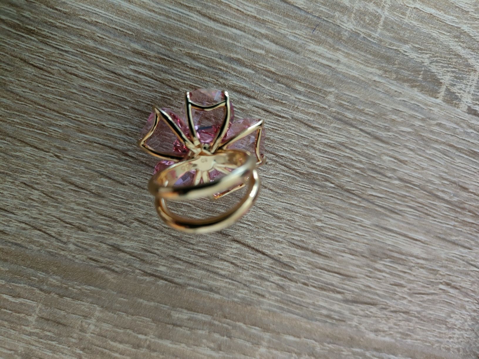 Swarovski Anelli: bague Swarovski idyllia fleur – Usato da Villeneuve VD venduto da virginie141 2