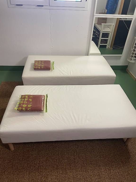 Divani: Vendo pouf per divano a due posti  – Usato da Losone venduto da nicorama 2