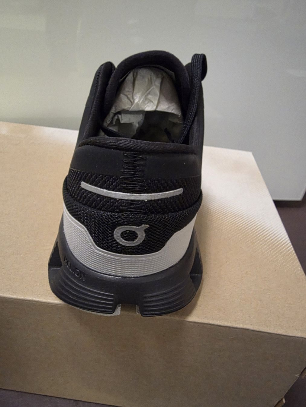 Scarpe da donna: On Cloud X, Damen Gr. 37, Schwarz, neu – Nuovo e nell'imballaggio originale da Zürich venduto da qer_2t8q 5
