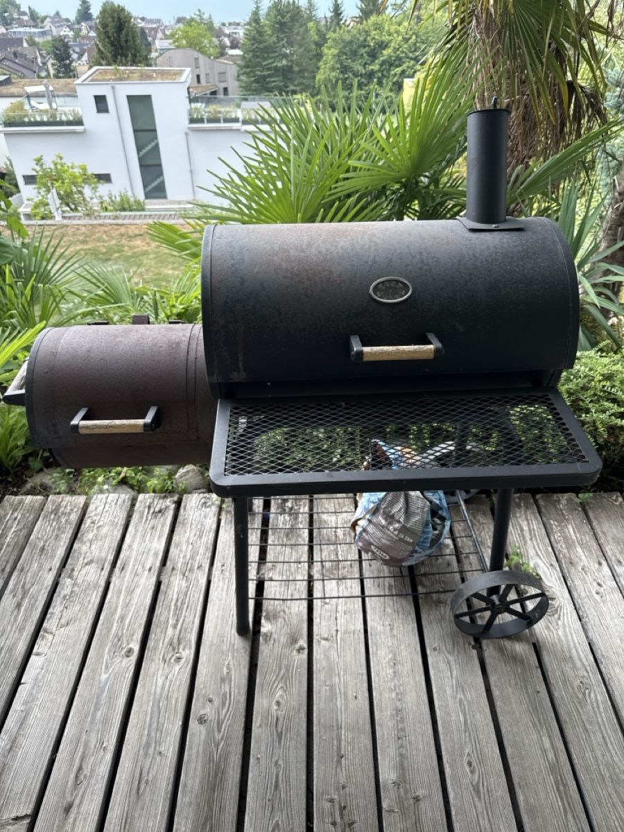 Grills: Barbecue BBQ Smoker  – Gebraucht aus Männedorf von corinneroemer