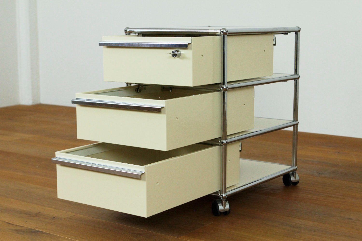 USM Korpus: USM Haller Rollkorpus // UPCYCLED // NEUE FARBEN – Neu (gemäss Beschreibung) aus Affoltern am Albis von StudioStandard 4