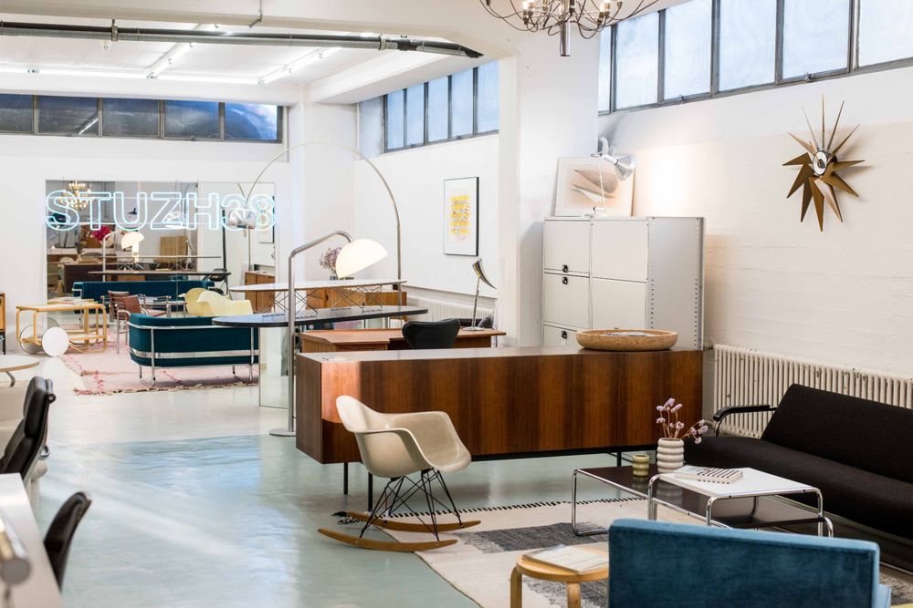 Cassina Sedie a sdraio: Cassina LC4 Chaise Longue von Le Corbusier, Fell Schwarz – Usato da Zürich venduto da STUZH38 9