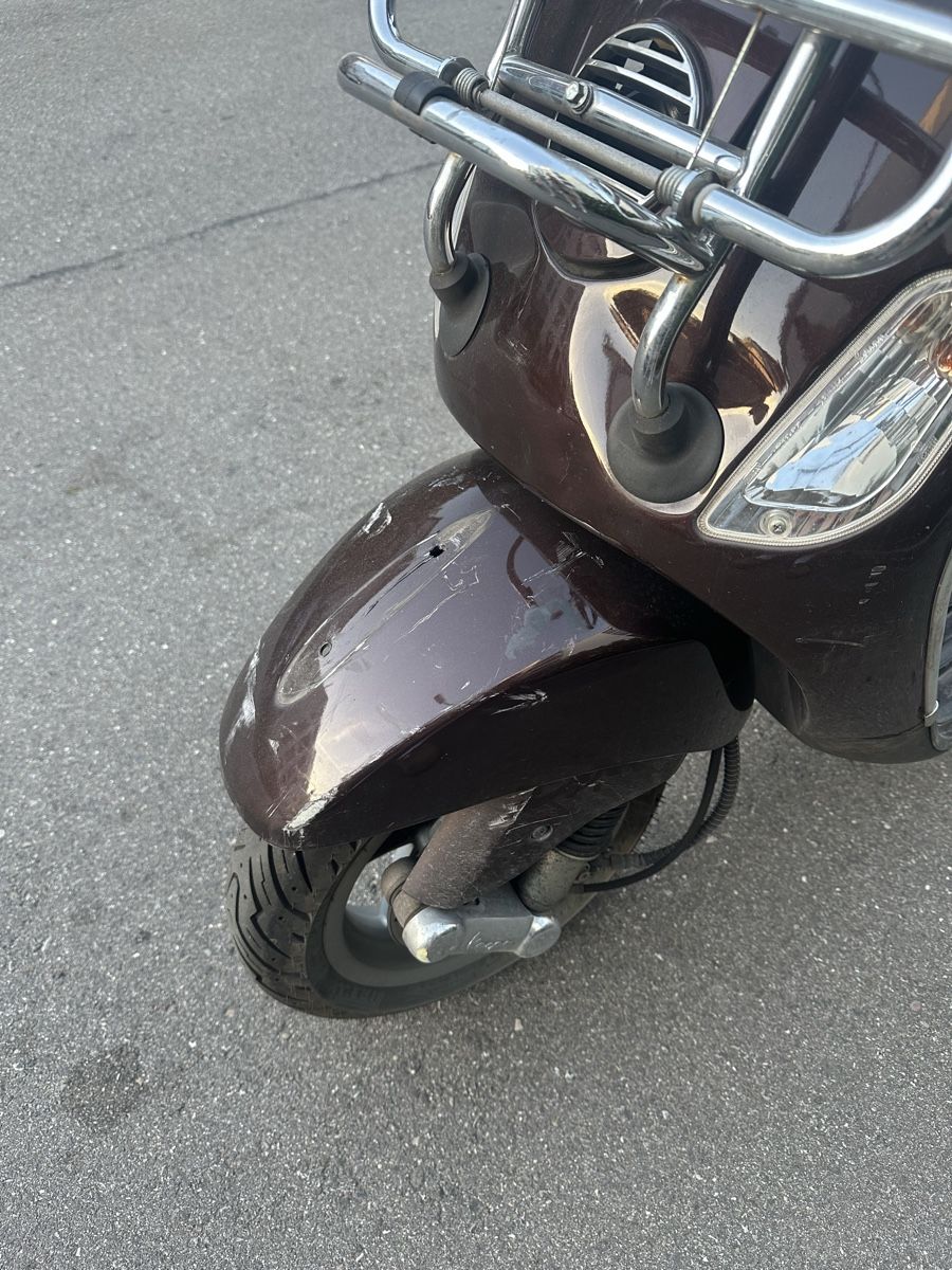 Piaggio Strada: Vespa Piaggio LX125 – Difettoso da Zürich venduto da celinerst 1