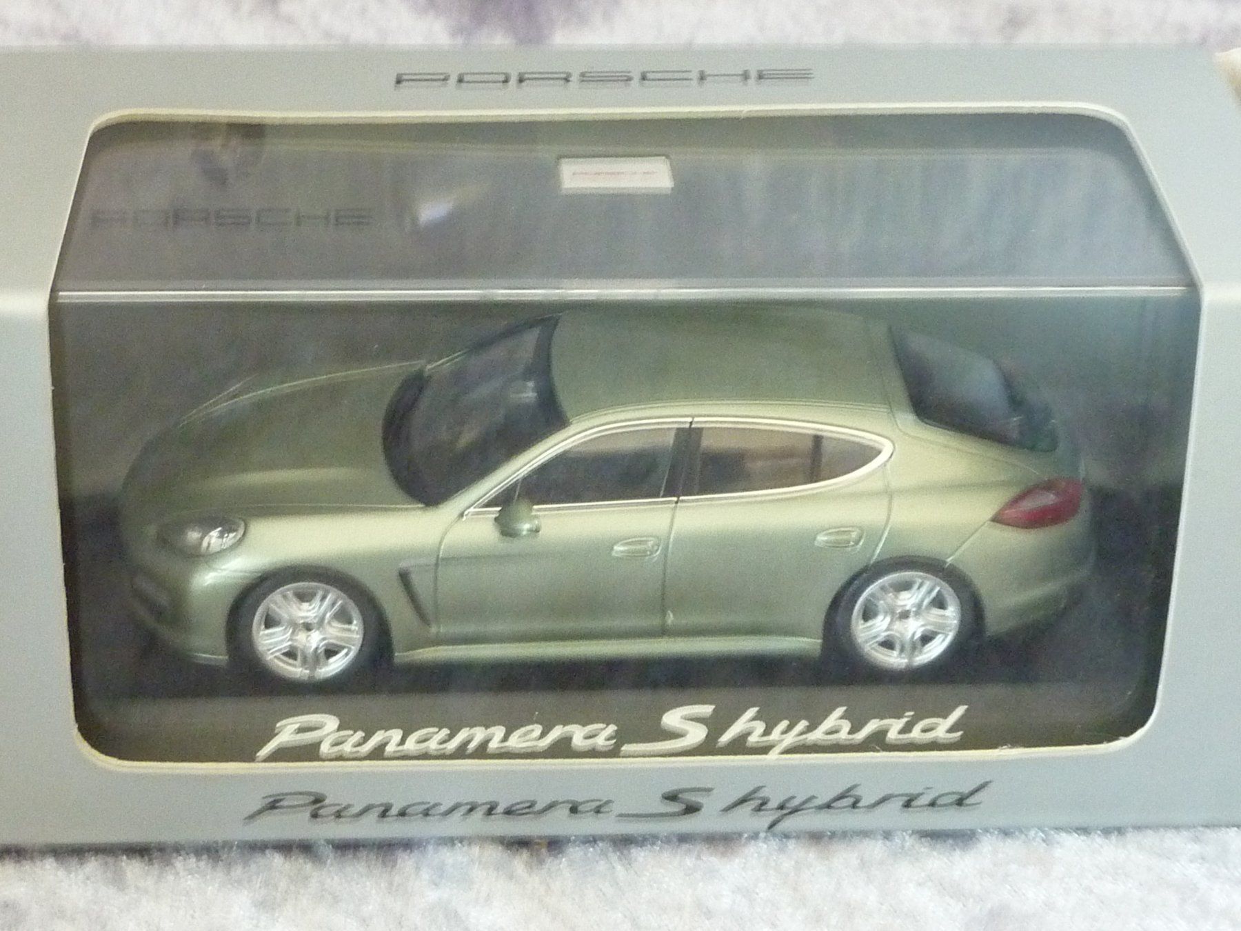 Minichamps Modellini d'auto: Porsche Panamera S Hybrid  1:43 – Nuovo e nell'imballaggio originale da Dürrenäsch venduto da modellautos4you 4