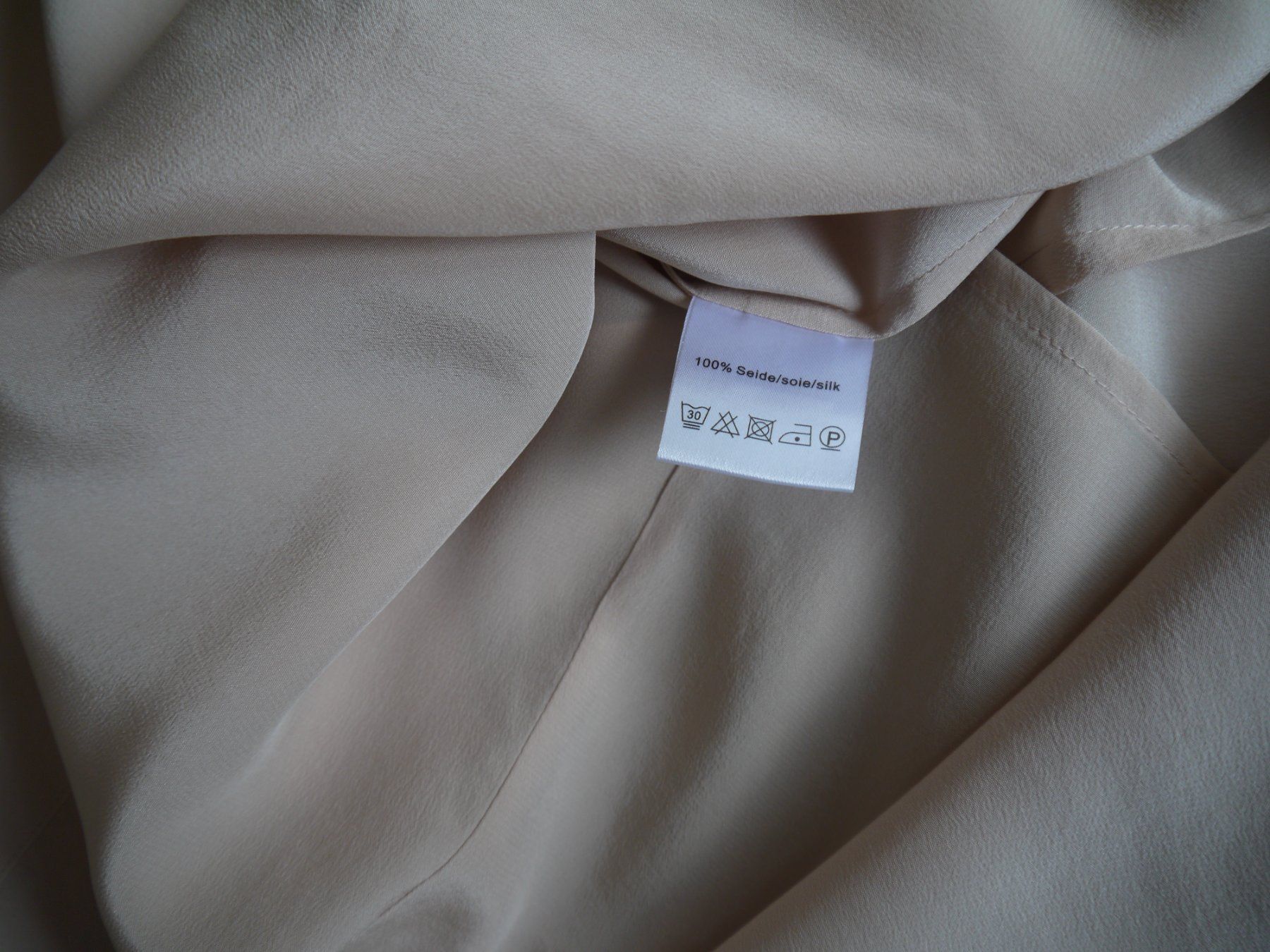 Madeleine Camicette: MADELEINE Bluse aus 100% Seide Gr.44 – Usato da Hagendorn venduto da Blaf 4