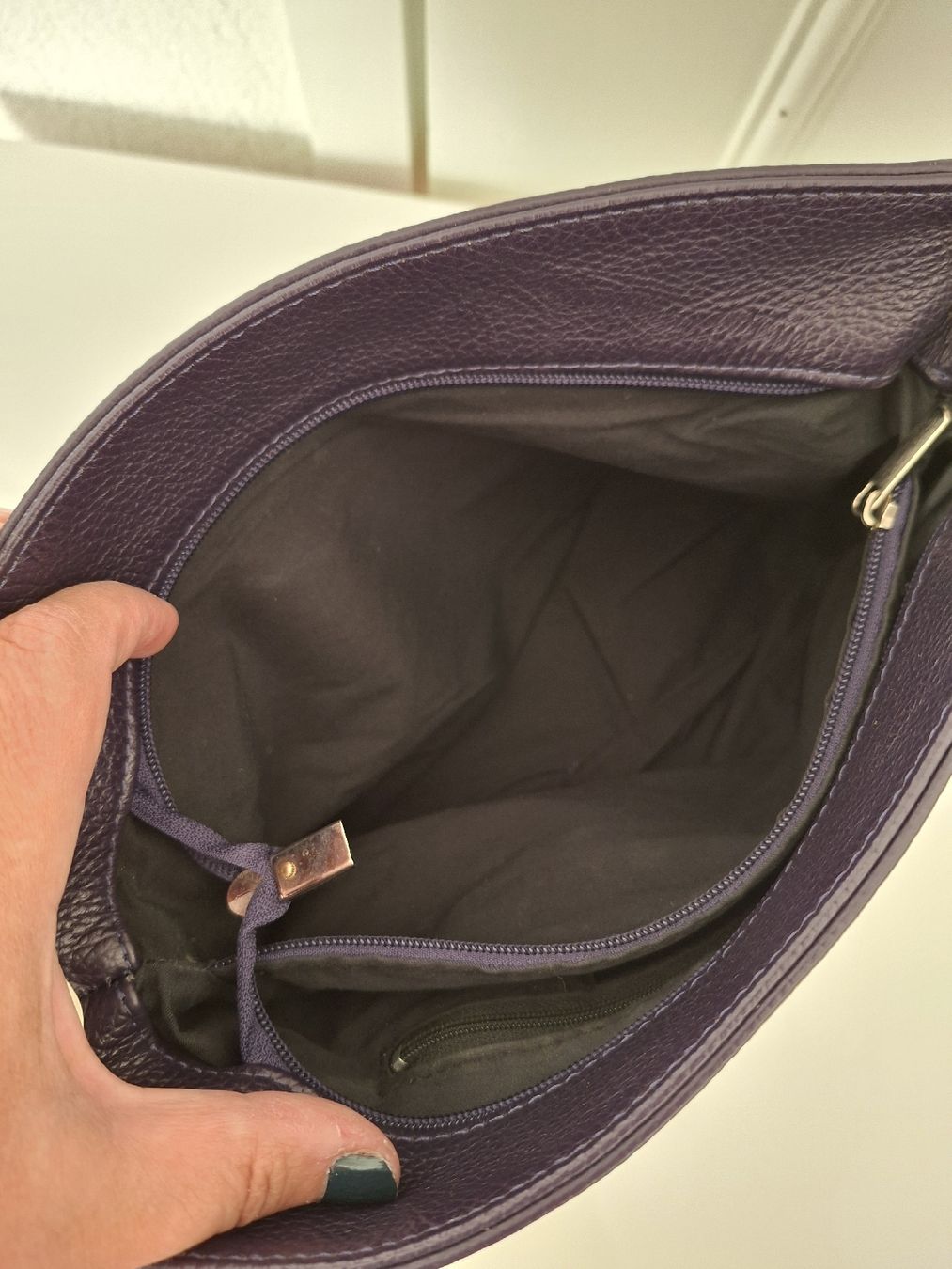 Borse da donna: Sac à main en cuir véritable violet prune – Usato da Lutry venduto da Sim_Sta 3