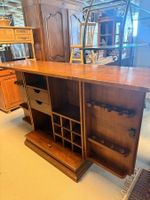 Meuble bar pour bouteilles et verres. bois massif