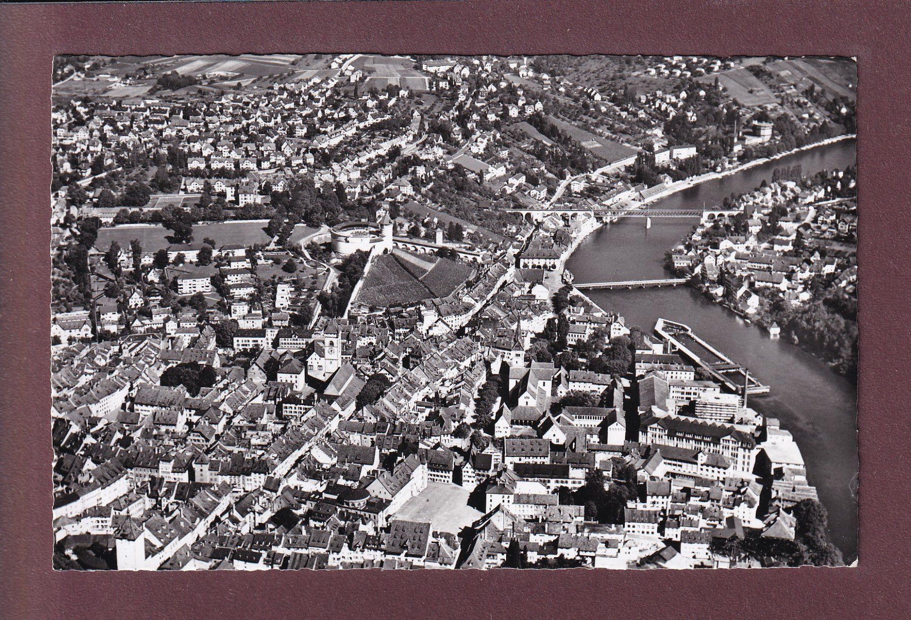 Cartoline postali: SCHAFFHAUSEN - Flugaufnahme – Usato da Pully venduto da nicecards