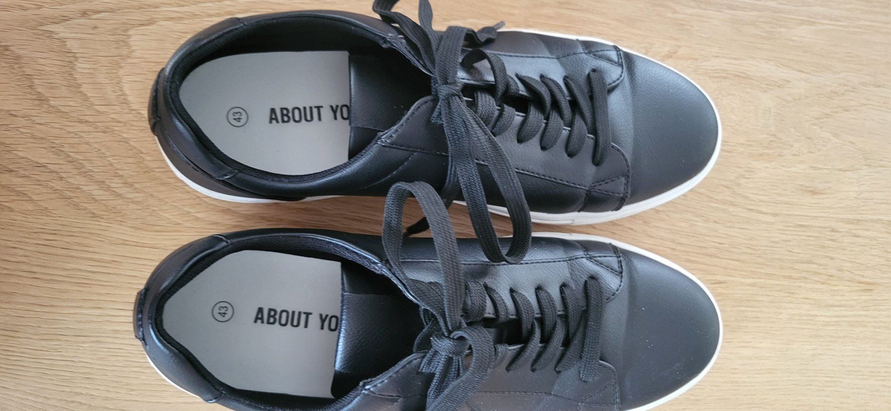 Chaussures hommes: Herren Sneaker schwarz Grösse 43 gebraucht – D'occasion à Volketswil par Kandelaber