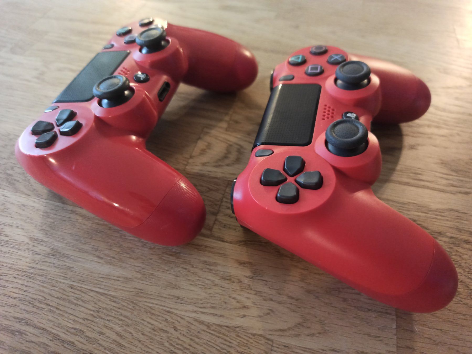 Controller: 2 x Original Controller Sony PS4 Wireless DualShock 4 V2 rot – Usato da Oberweningen venduto da mar_87mx 2