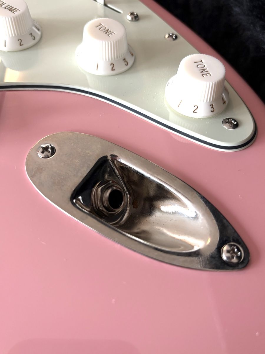 Squier Strumenti musicali: Squier Classic Vibe 60s Stratocaster - Shell Pink – Usato da Luzern venduto da MusikElektronikShop 4