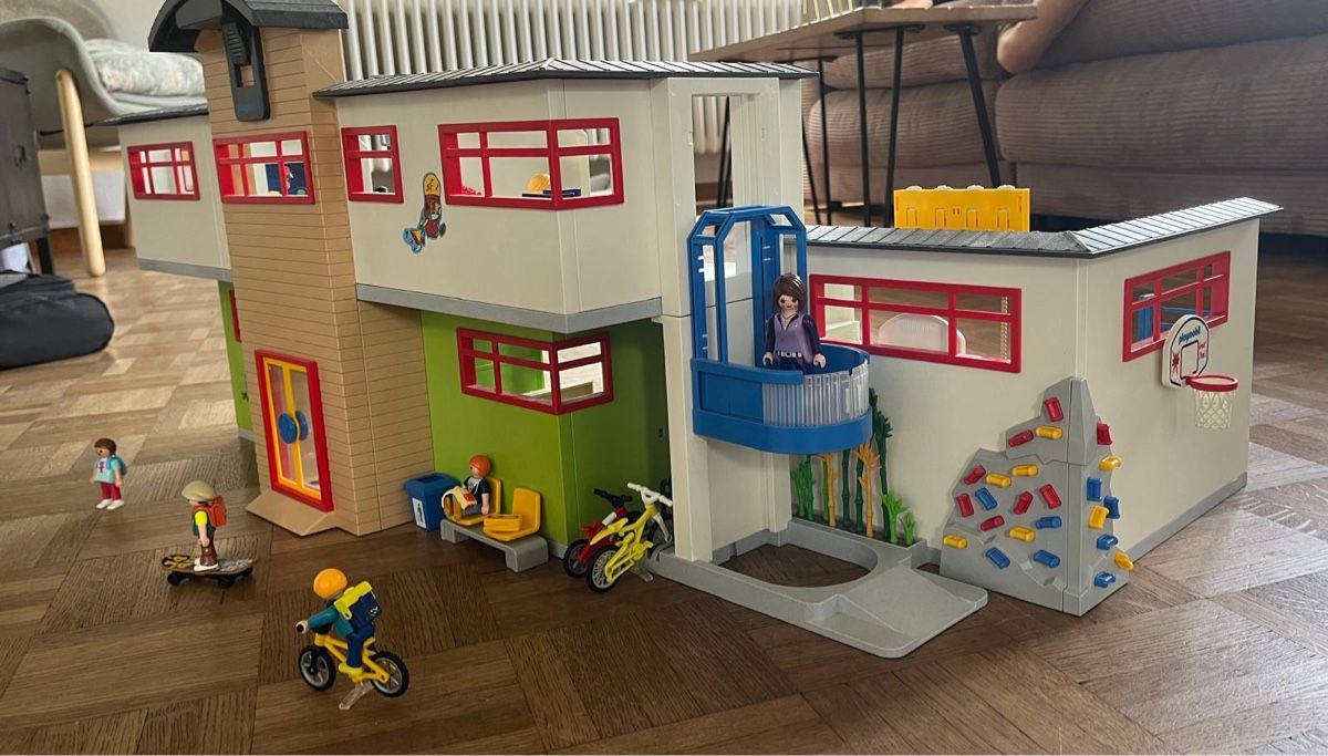 Playmobil Jouets: Playmobil Schule inkl. Turnhalle – D'occasion à Spiegel b. Bern par Capdiva 3