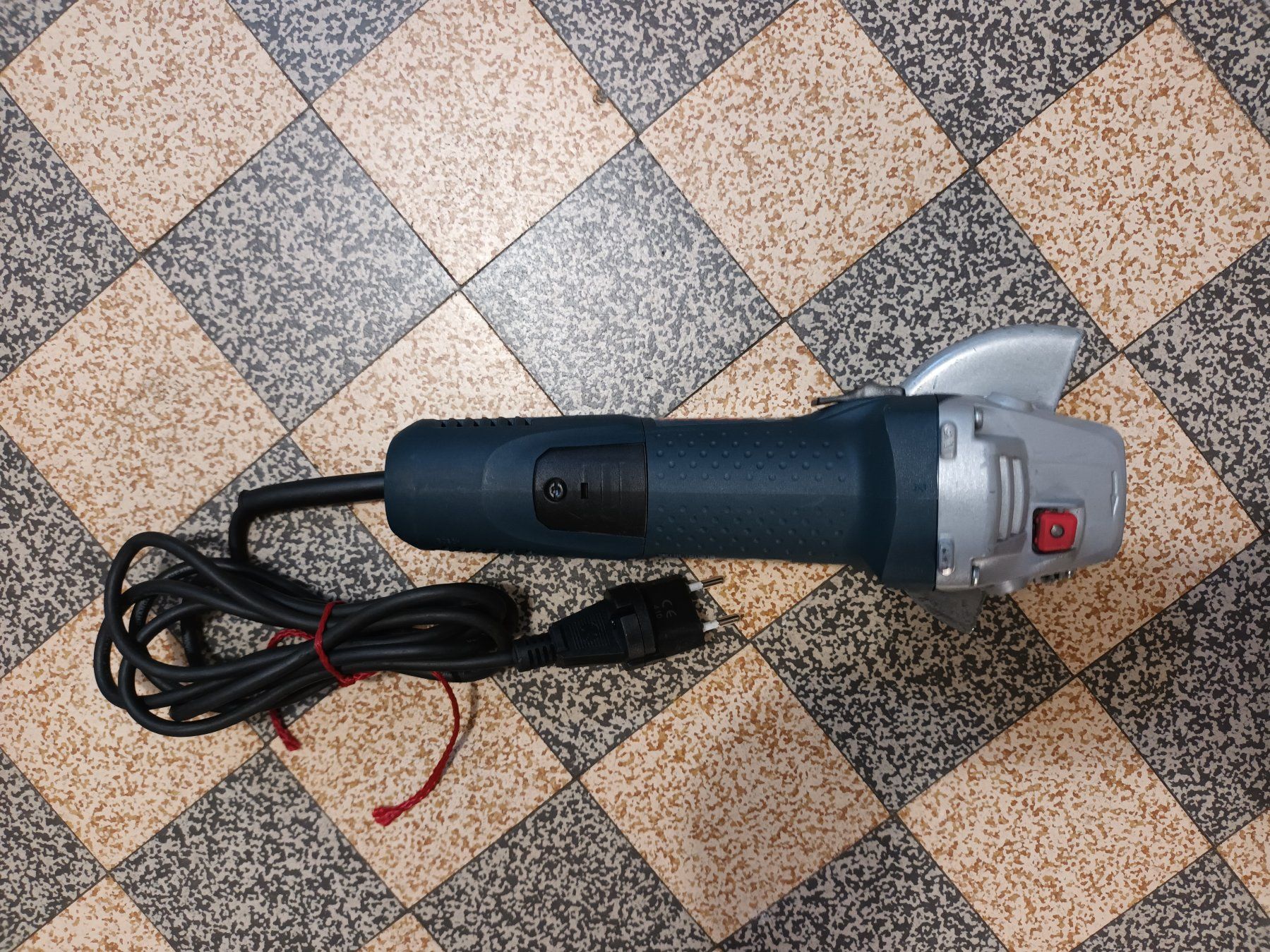 Bosch Schleifen & Polieren: Bosch Winkelschleifer 720W – Gebraucht aus Fislisbach von Kett