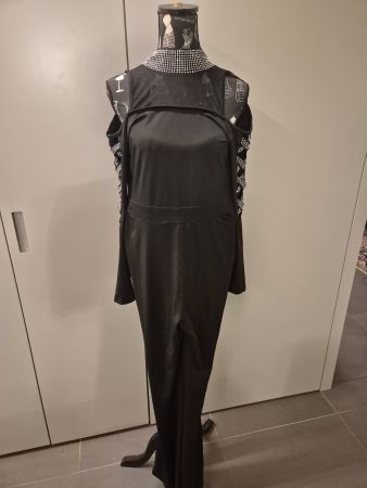 Schwarzer Jumpsuit mit Strass - perfekt für den Ausgang!