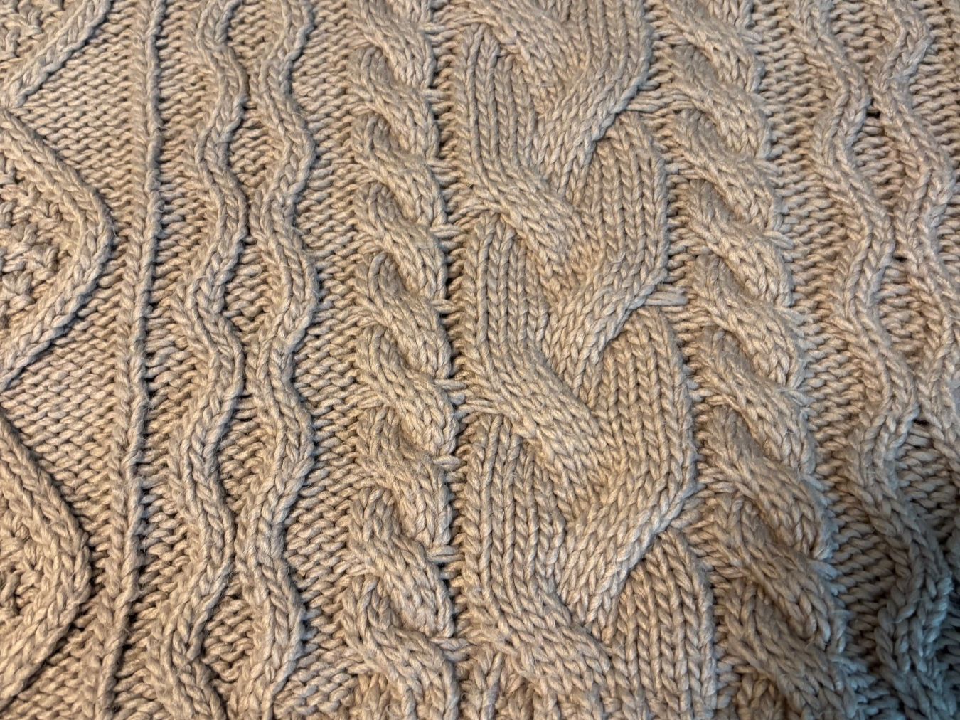 H&M Maglioni & Felpe: Damen Strickpullover Zopfmuster beige Rollkragen – Usato da Bülach venduto da bjoernbenny 4