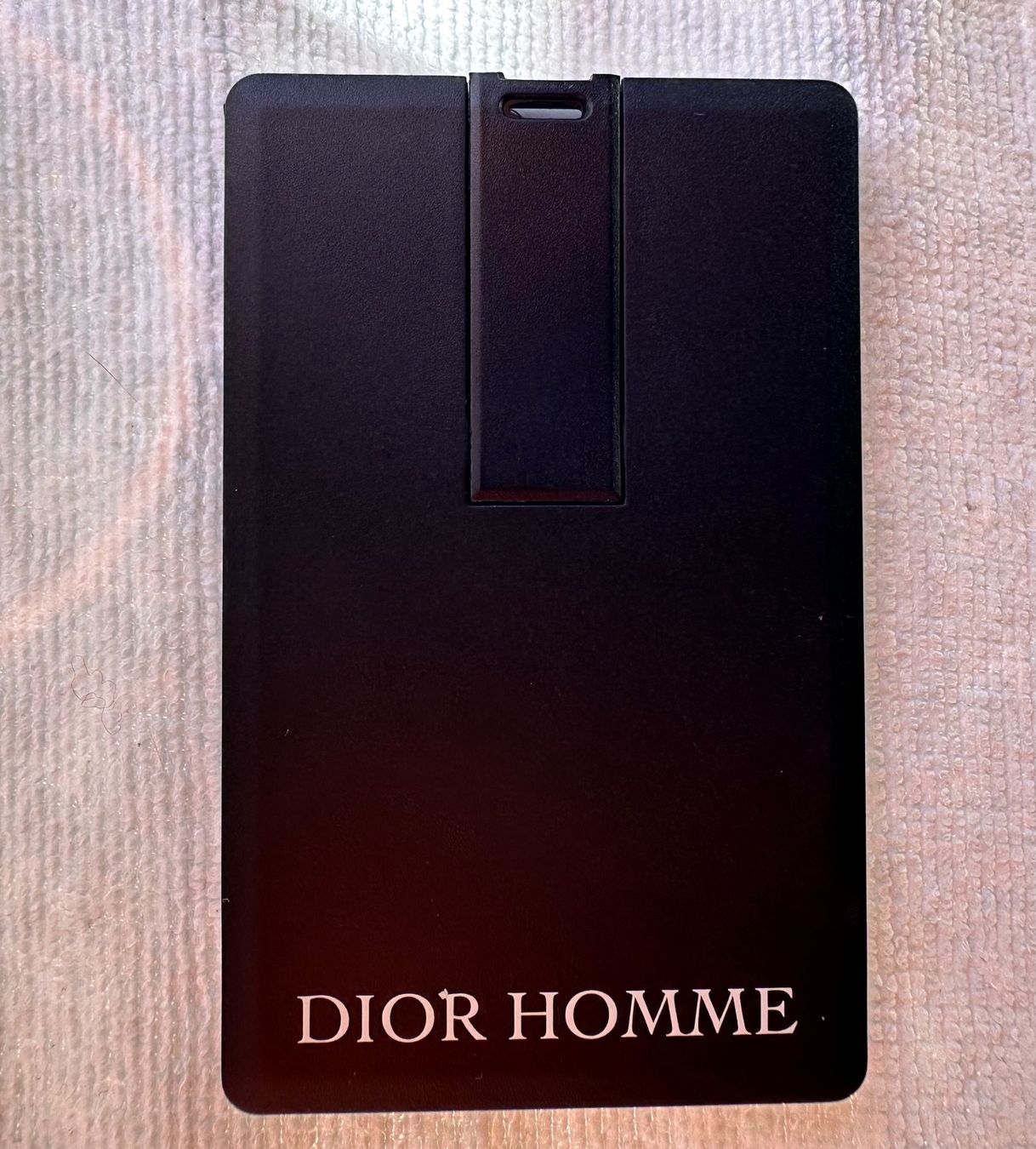Chiavette USB: Clé USB Dior homme – Nuovo e nell'imballaggio originale da Bouveret venduto da seb_rjx8