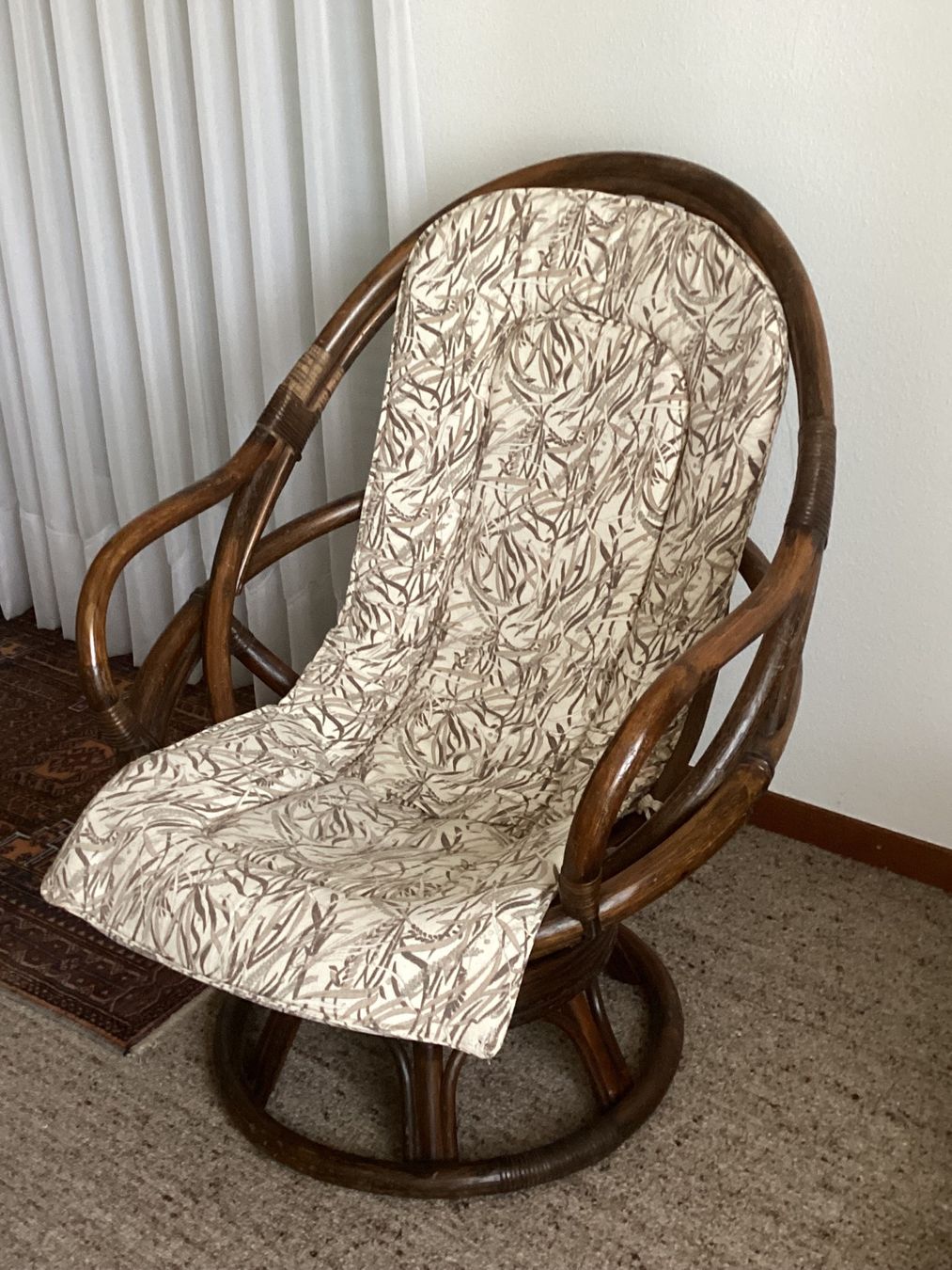 Poltrone: Rattansessel mit Drehfunktion und Polster – Usato da Goldau venduto da dgh_bwh7