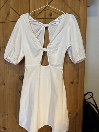 Sommerliches weisses Kleid mit Cut-Outs Gr. 36