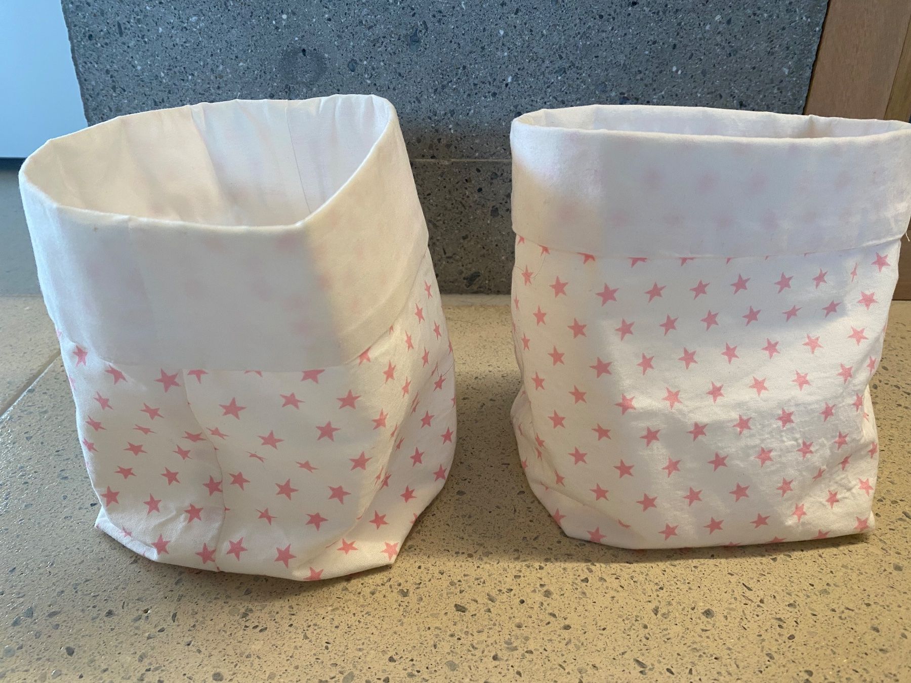 Altro per la casa: Suesse Stoffkoerbchen mit Sternenmuster, 2 Stueck – Usato da Alpnach Dorf venduto da Fengeli