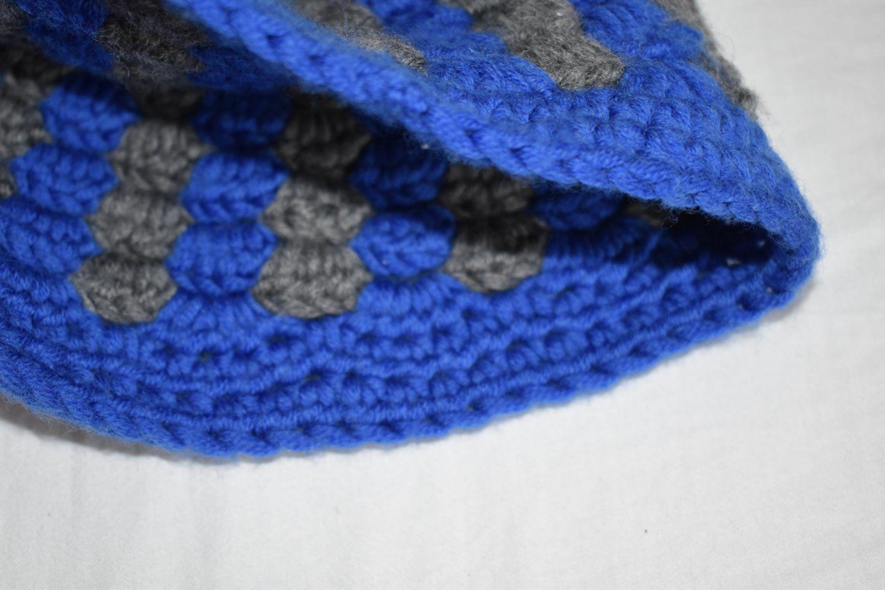 Altro abbigliamento per bambino: Handgemachte Wintermütze, blau grau – Usato da Speicher venduto da Indigoblau_3 1