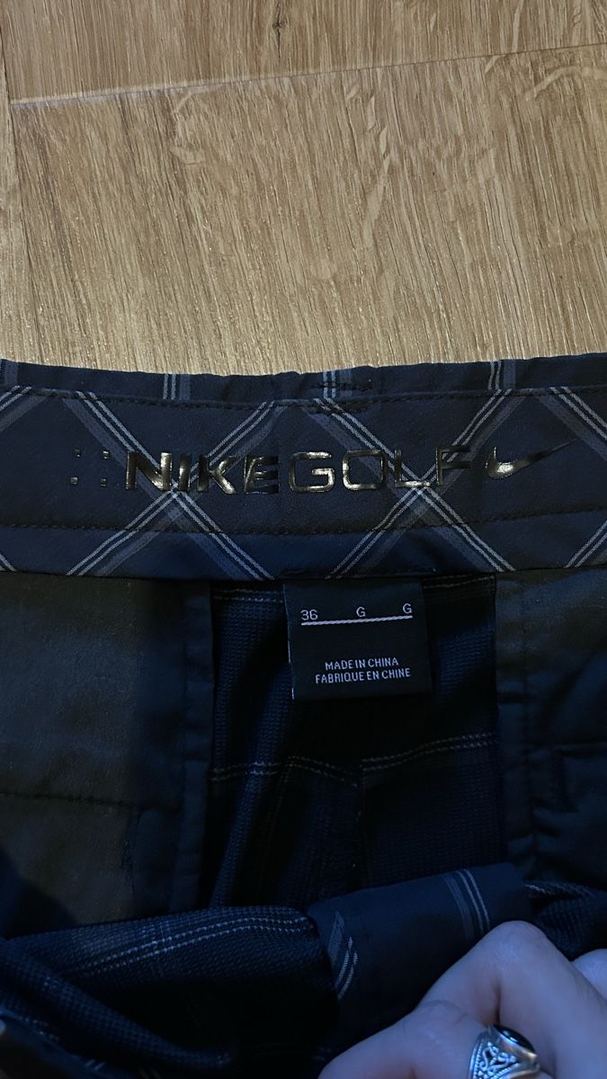 Nike Hosen: Short de golf Nike  – Neu (gemäss Beschreibung) aus Yverdon-les-Bains von Little_M0nster 1