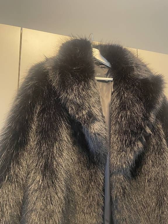 Mango Cappotti: Fake Pelz-Jacke schwarz – Usato da Lenzburg venduto da lejlaimamovic