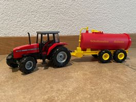 SIKU Massey Ferguson 4270 mit Fasswagen