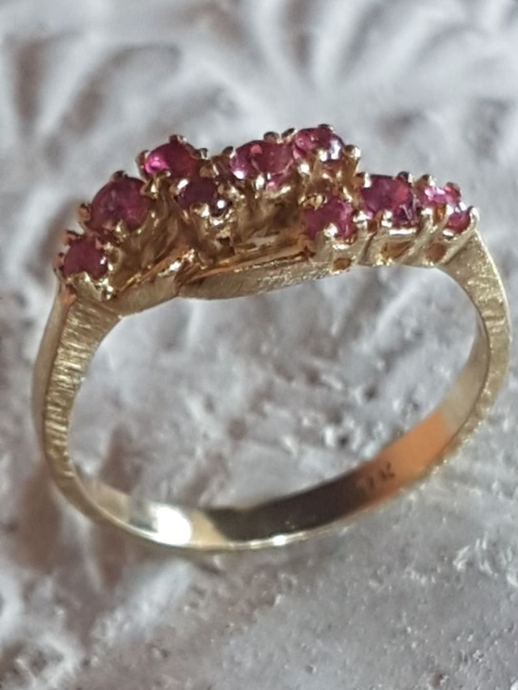 Bagues: Schöner Goldring mit 9 Rubinen – Neuf (Voir description) à Unterägeri par Altgoldschmuck
