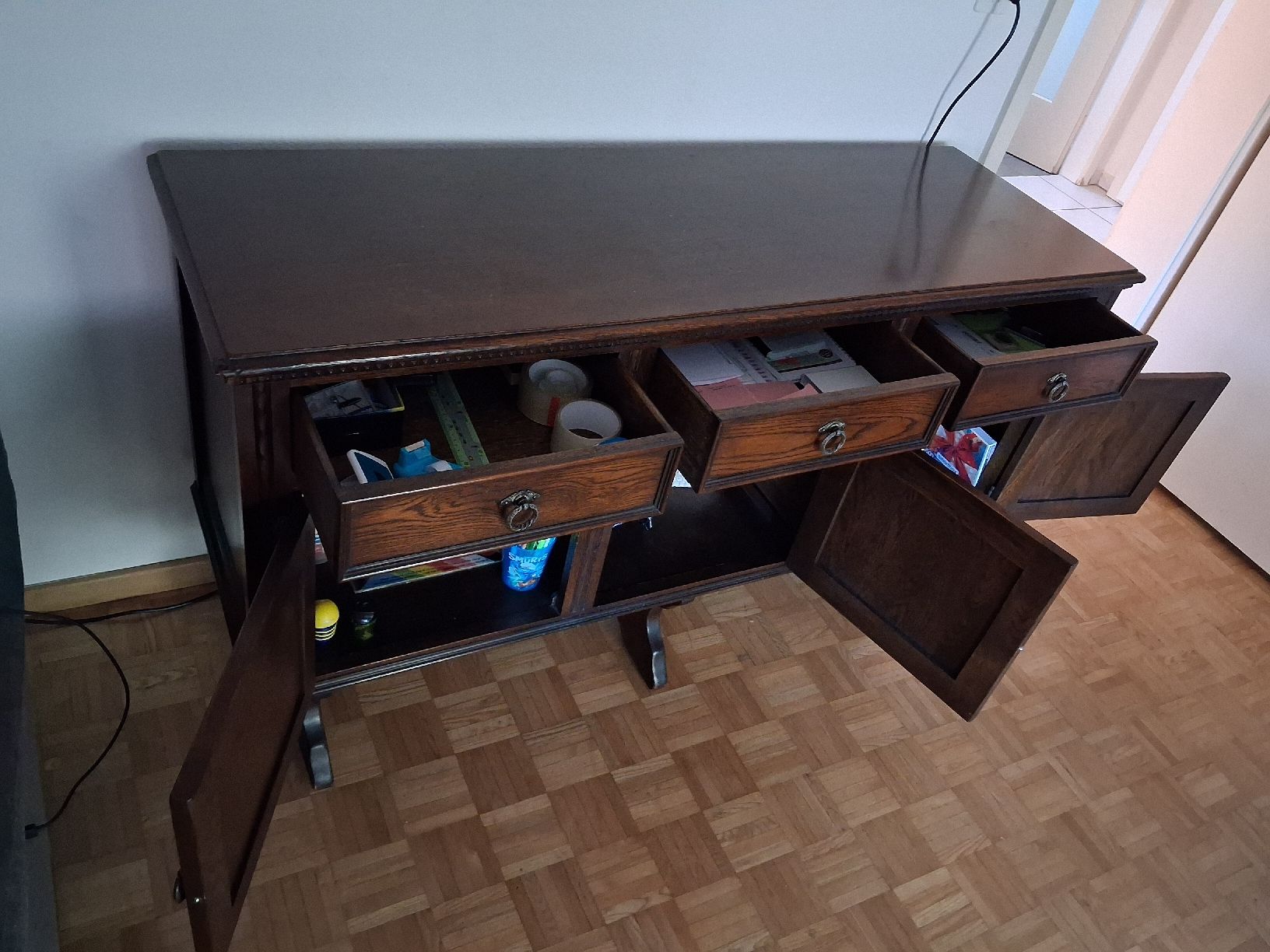 Cassettiere: Altes Sideboard mit Schubladen & Magnetischen Türen – Usato da Neuhausen am Rheinfall venduto da GoldboX-8 2
