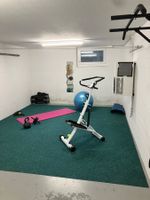 Sportgeräte Fitnessraum Stepper