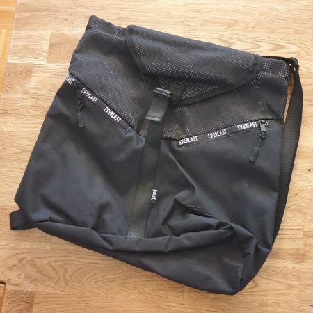 Neuer, leichter EVERLAST Rucksack in schwarz