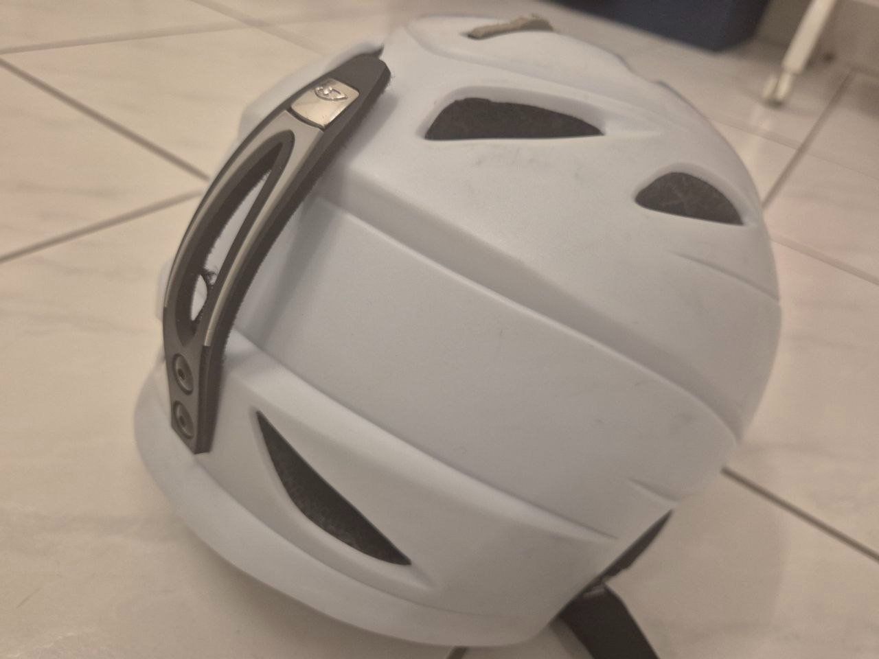 Giro Caschi: Giro Skihelm Ski Helm Snowboard S / M Grösse – Usato da Volketswil venduto da CinziaVolki 2