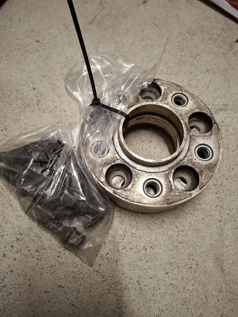 BMW Accessori per altri veicoli: BMW Distanzscheiben 20mm&25mm – Usato da Einsiedeln venduto da volldure