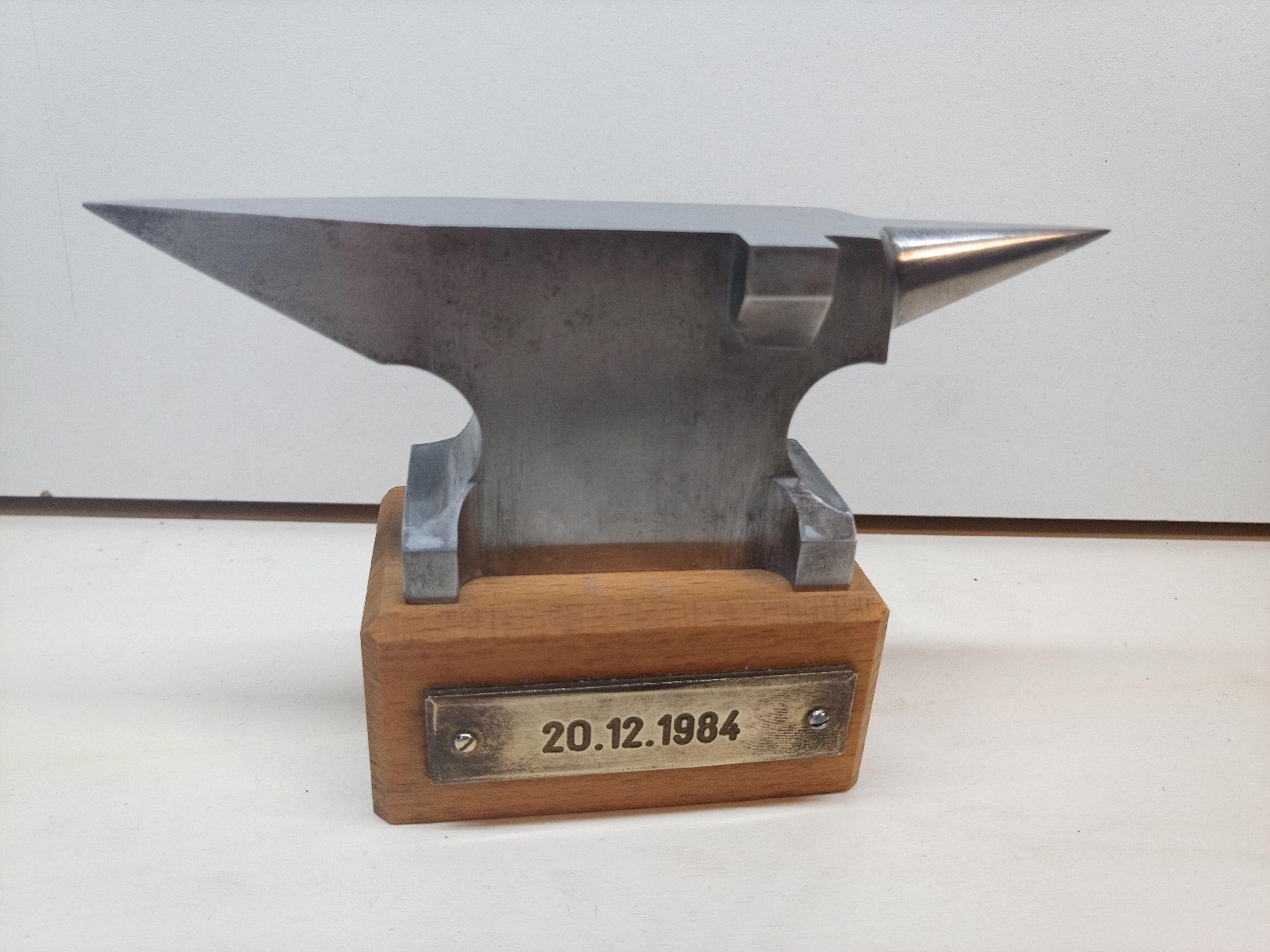 Attrezzi da lavoro: Amboss-Miniatur mit Gravur-Datum 20.12.1984 – Usato da basel venduto da markusb07