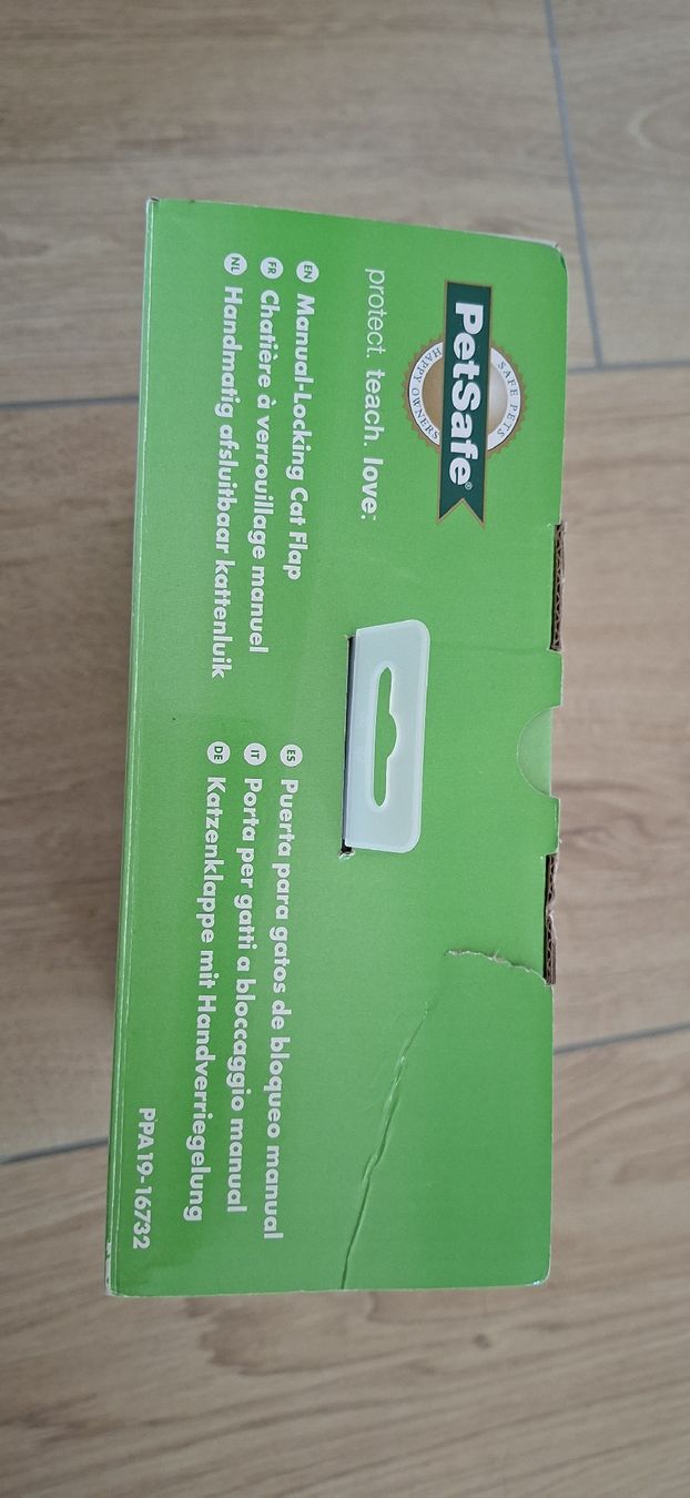 Gattaiole: PetSafe Katzenklappe 4-Wege-Verschluss – Usato da Nennigkofen venduto da c_m 1