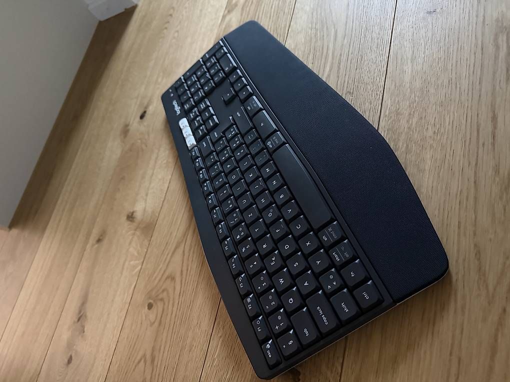 Claviers: Logitech Tastatur  – D'occasion à Buchs SG par chi_jzs6 2