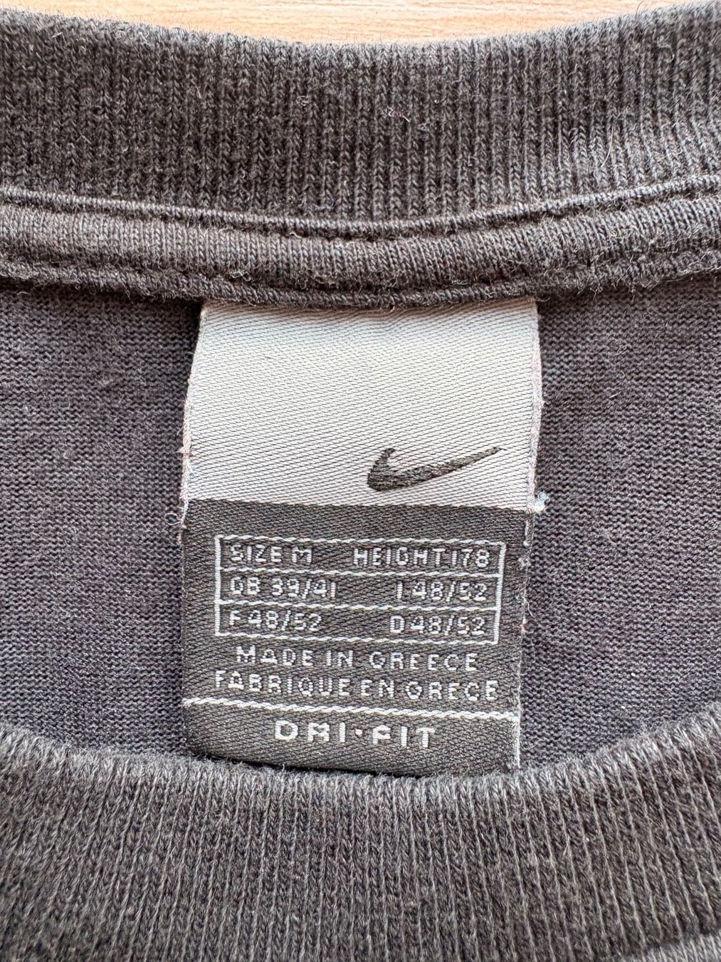 Nike T-shirt: Vintage Nike T-Shirt – Usato da Wigoltingen venduto da _vntg_ 2