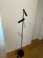 Stehlampe vier strahlig, timmbar,schwarz