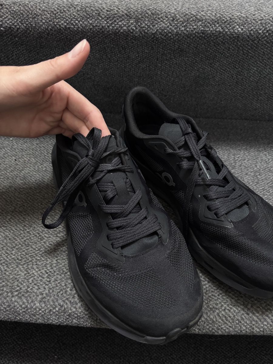 On Damenschuhe: On running - Cloudzone – Gebraucht aus Zürich von Hanna-Hadorn 4