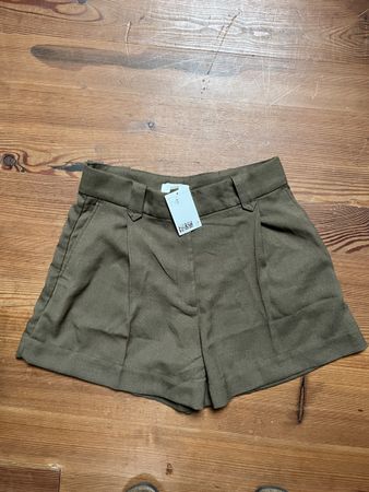 New H&M shorts with tag