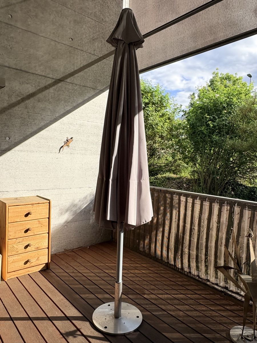Ombrelloni: Sonnenschirm, inkl. Ständer, Grau – Usato da Rheinfelden venduto da Cchregi 1
