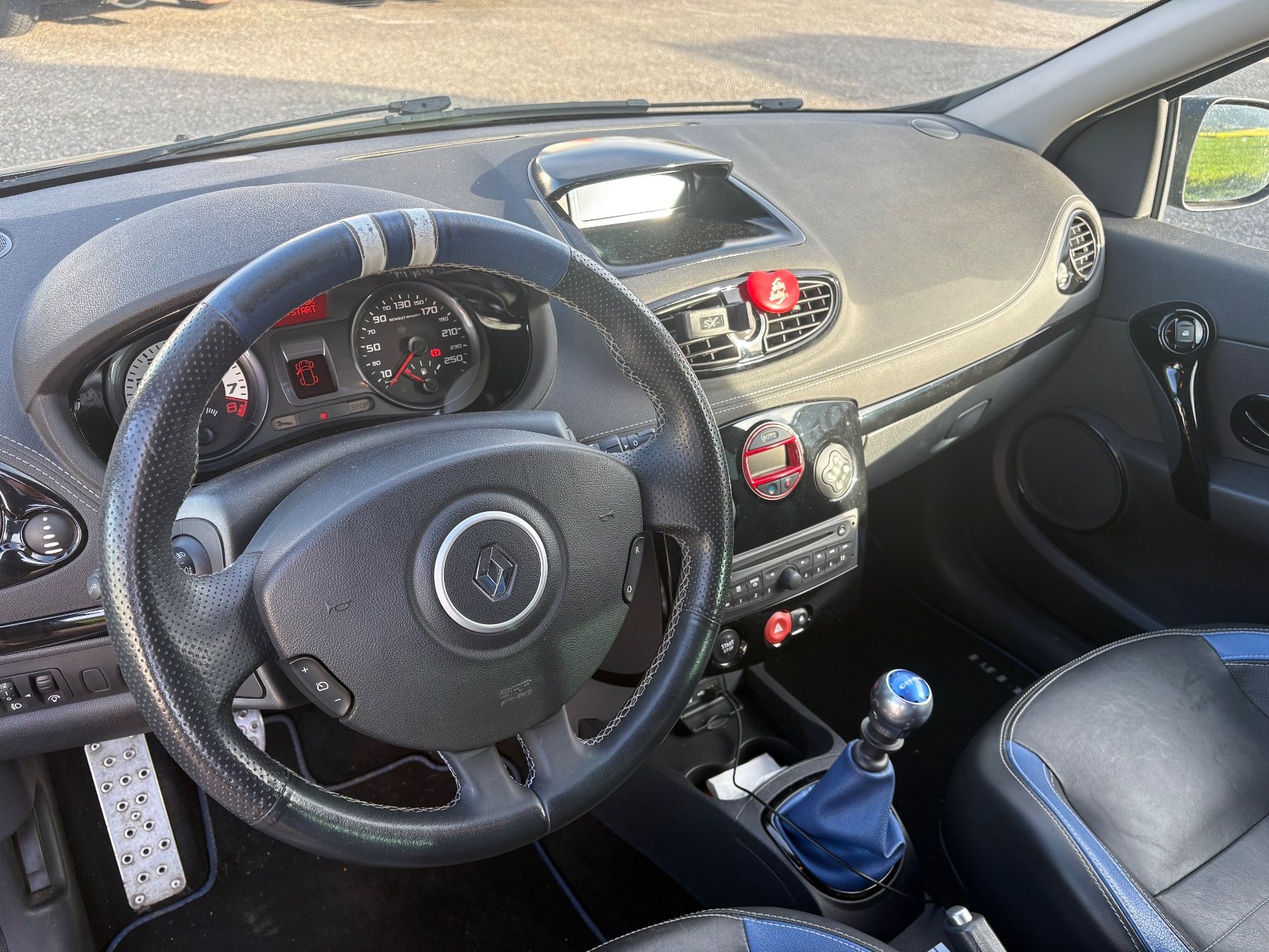 Renault Autos: Renault Clio 3 R.S Gordini – Gebraucht aus Boudevilliers von lou_cq8h 4