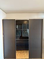 Kleiderschrank mit Spiegelschiebetüre