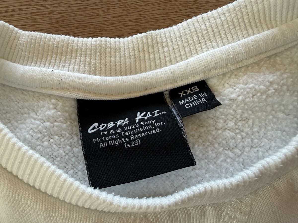 Maglioni & Felpe: Cobra Kai Pullover, Grösse XXS (122/128) – Usato da Goldswil venduto da Fisel 2