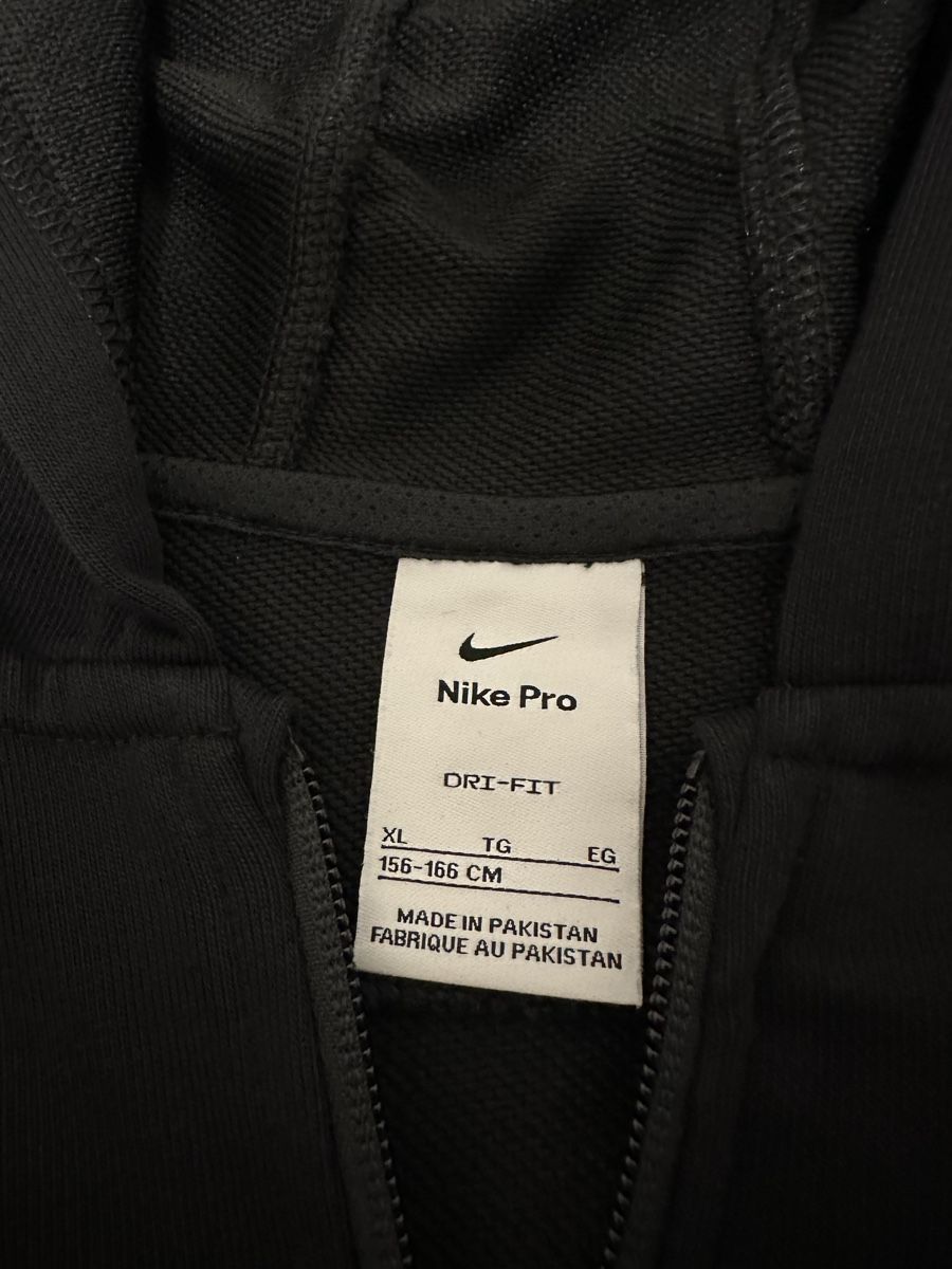 Nike Jacken & Mäntel: Nike Pro Jacke Grösse 158 – Gebraucht aus Brunnen von ann_6x55 1