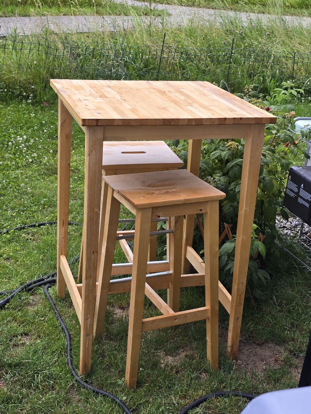 Tischset: Bar Tisch und 2 Bar Hocker – Gebraucht aus Beinwil am See von dia_wzr9