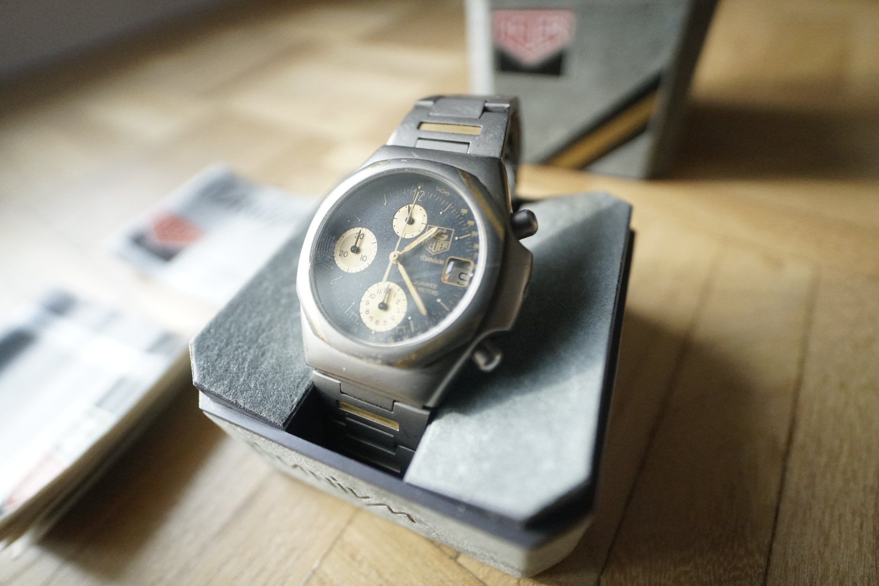 Tag Heuer Orologi: TAG Heuer Chronograph Quartz Titanium réf. 225.206 full set – Usato da Lausanne venduto da Bogshop 1