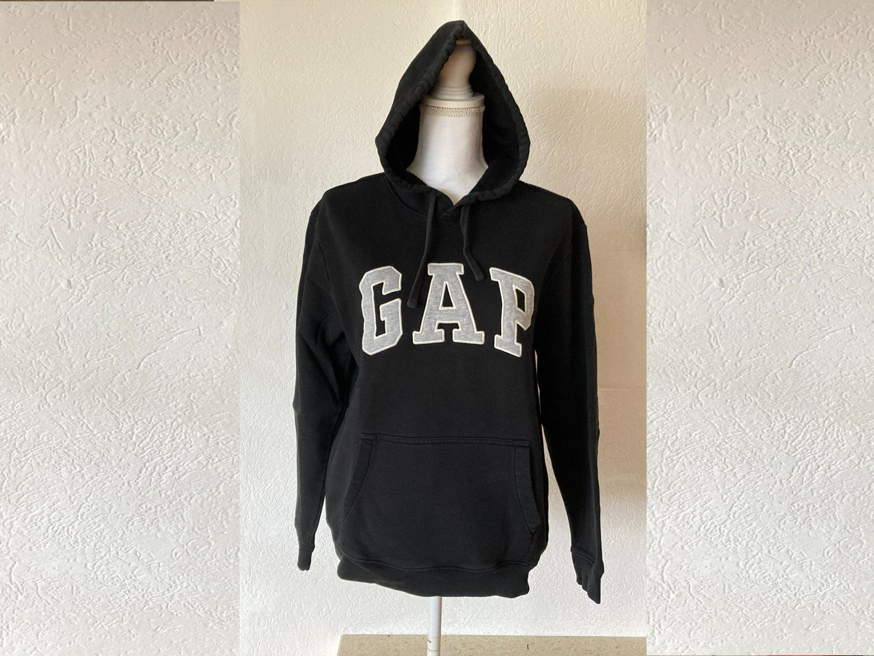 Gap Pullover & Sweatshirts: GAP Kapuzen Pulli - Hoodie schwarz, Gr. S – Gebraucht aus Küsnacht ZH von PLZoll