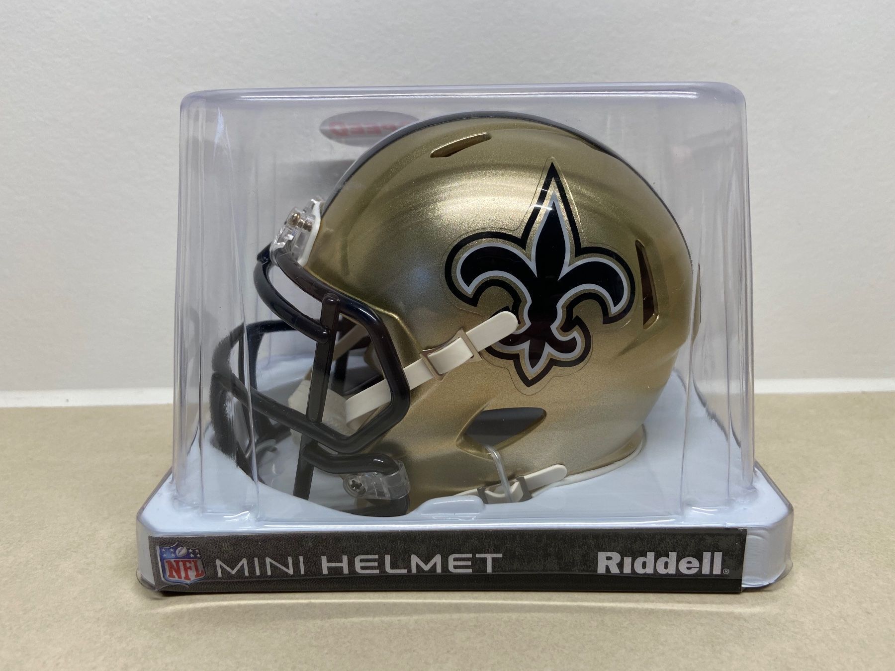 NFL Abiti antichi: New Orleans Saints Mini Helmet Speed – Nuovo e nell'imballaggio originale da Muttenz venduto da US_Sport_Schweiz 1