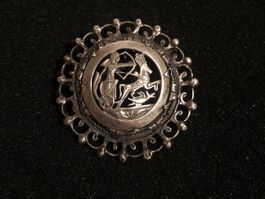 Brosche rund mit Motiv Bogenschütze